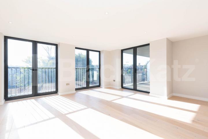 Stunny 2 bed 2 bath located within a new build with a large terrace Tottenham Lane, Crouch End